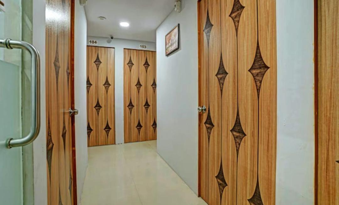 Hotel Welcome, Vip Road Vesu Surat Exterior photo
