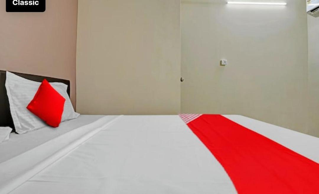 Hotel Welcome, Vip Road Vesu Surat Exterior photo