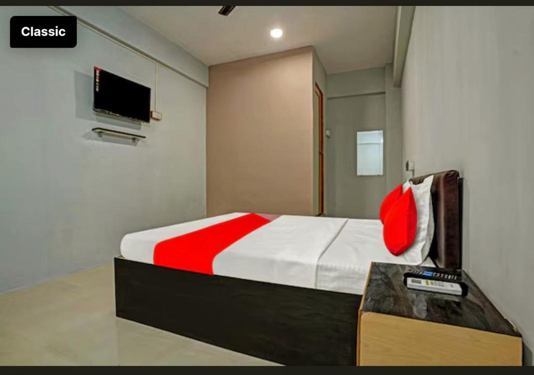 Hotel Welcome, Vip Road Vesu Surat Exterior photo