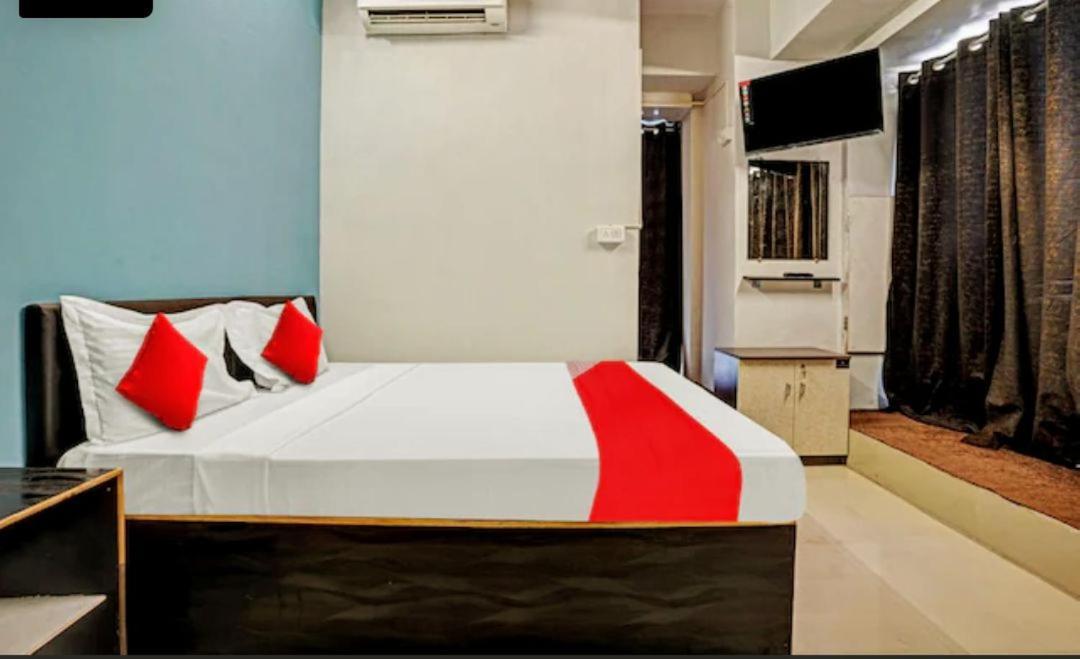 Hotel Welcome, Vip Road Vesu Surat Exterior photo